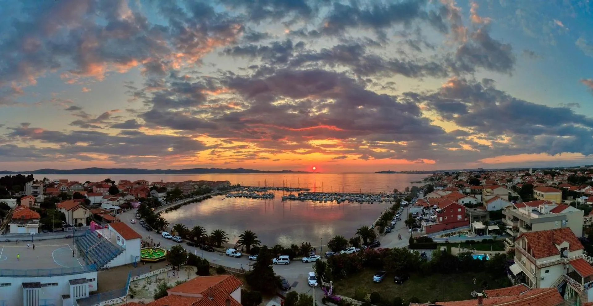 Guest house Apartments Royal Holiday Bibinje