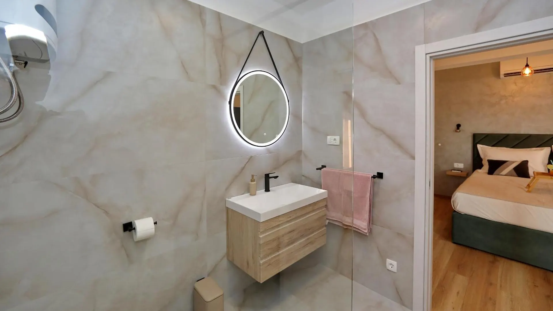 Apartments Royal Holiday Bibinje 0*,