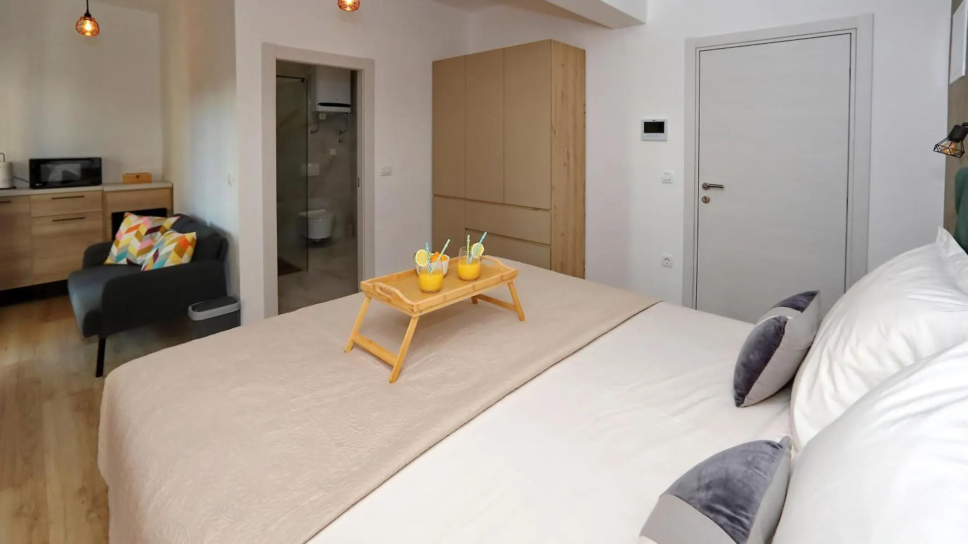 Guest house Apartments Royal Holiday Bibinje