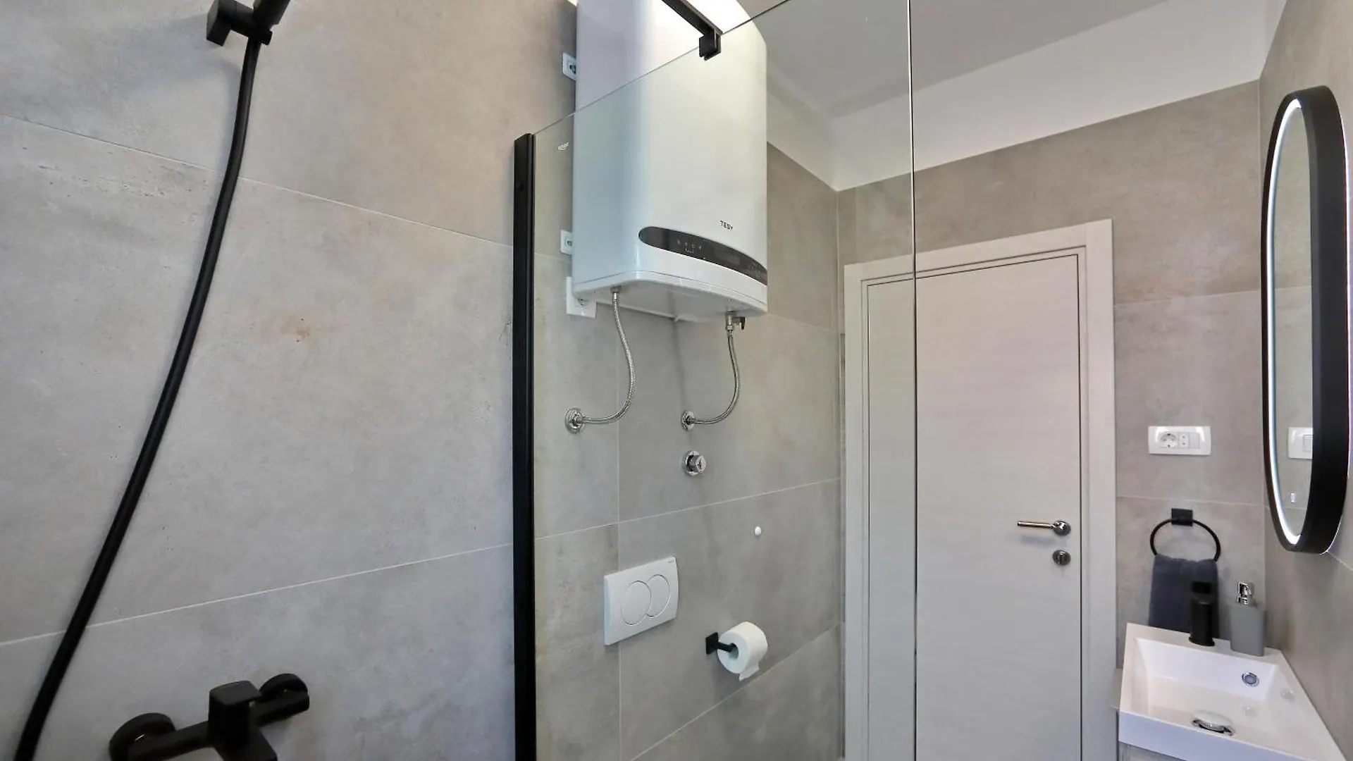 Guest house Apartments Royal Holiday Bibinje