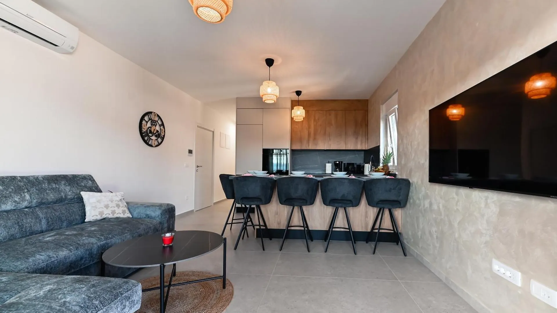 Guest house Apartments Royal Holiday Bibinje