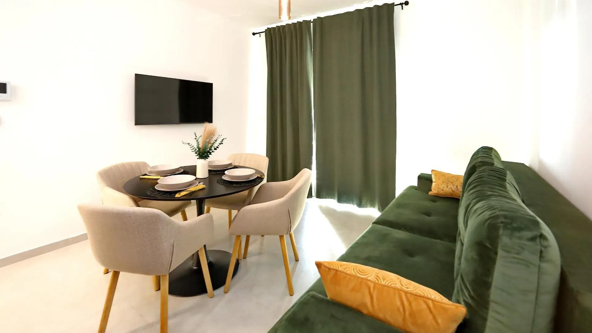 Apartments Royal Holiday Bibinje 0*,