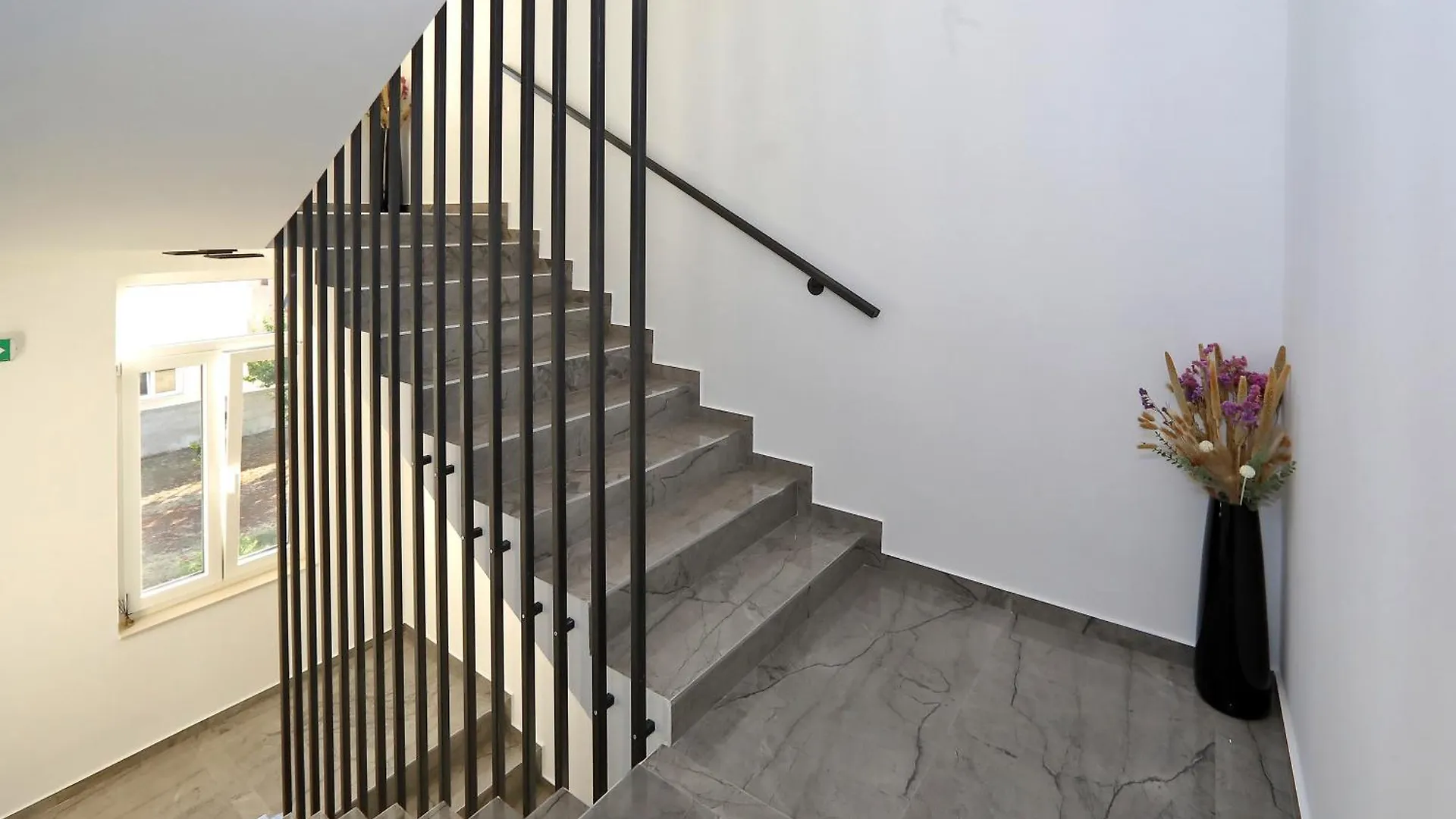 Guest house Apartments Royal Holiday Bibinje