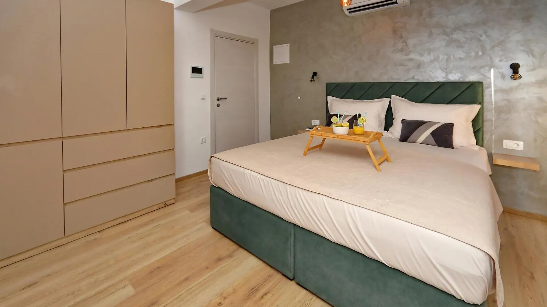 Guest house Apartments Royal Holiday Bibinje Croatia