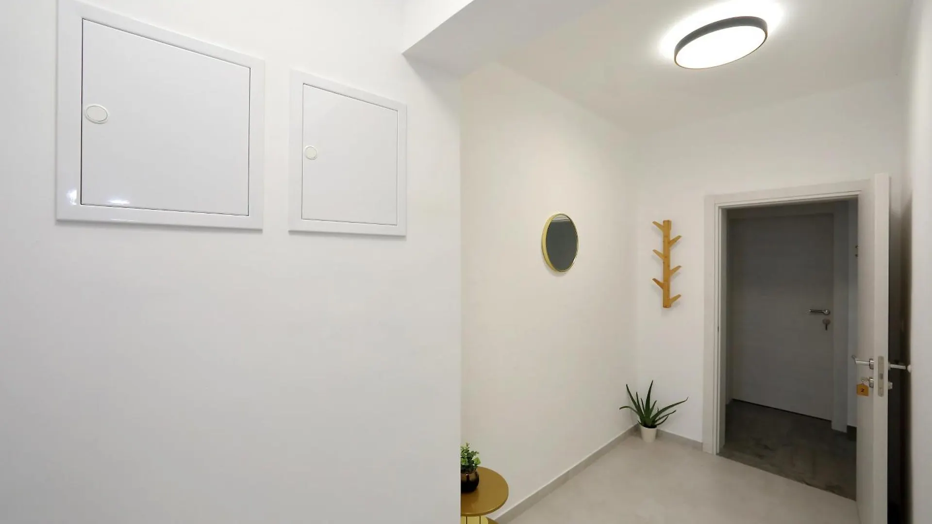 Guest house Apartments Royal Holiday Bibinje