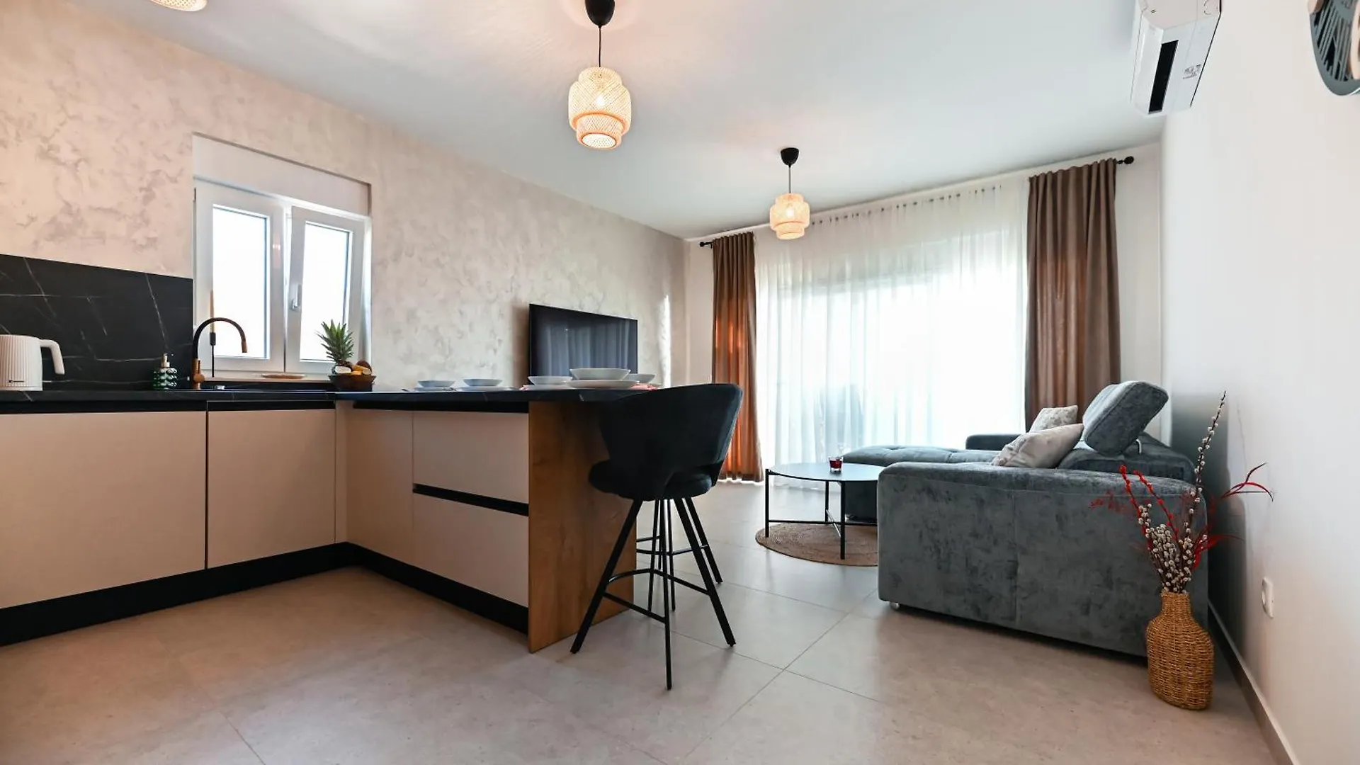 Guest house Apartments Royal Holiday Bibinje